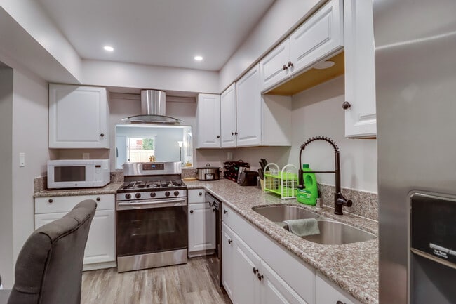 Building Photo - 6871 Alvarado Rd