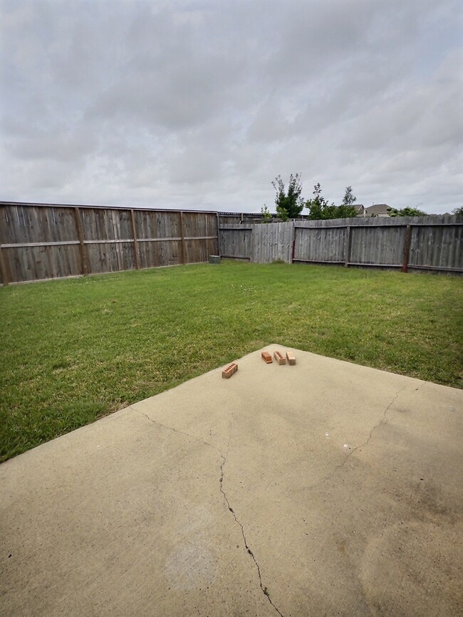 Building Photo - 118 Silverglen Ct