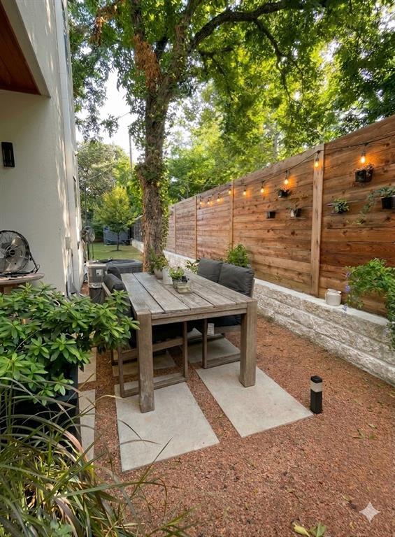 Building Photo - 409 Clover Ct