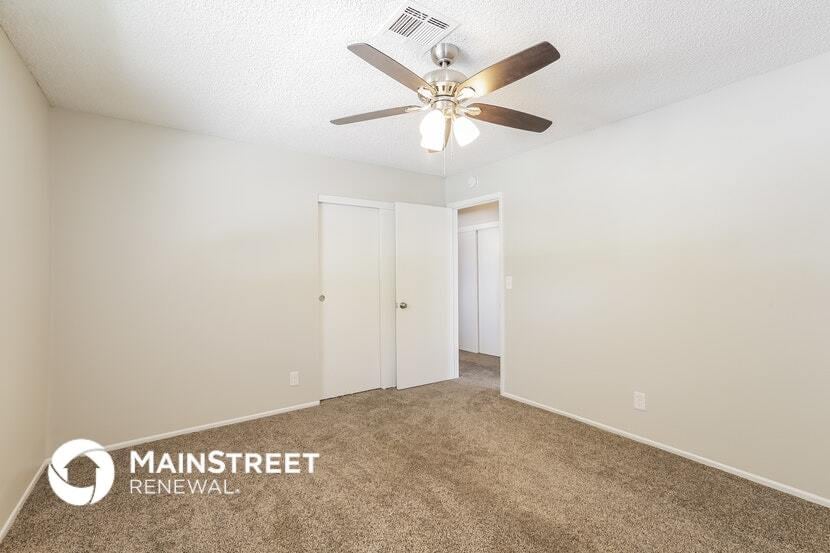 Building Photo - 4570 Paseo El Rio Dr