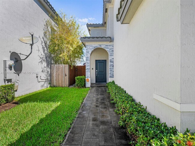 Building Photo - 1411 SE 26th Rd