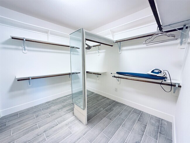 Building Photo - 3936 Wagon Rd