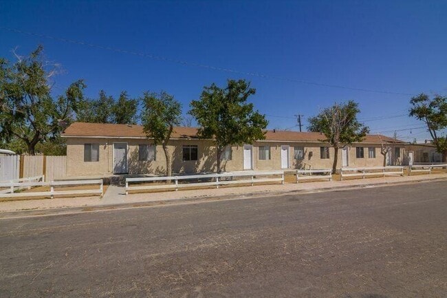 Building Photo - 2634 Desert St