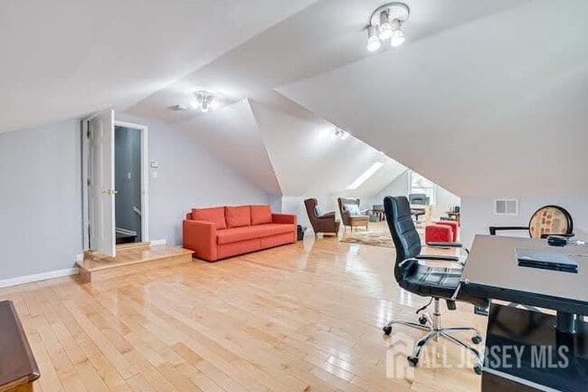 Building Photo - 3993 Park Ave