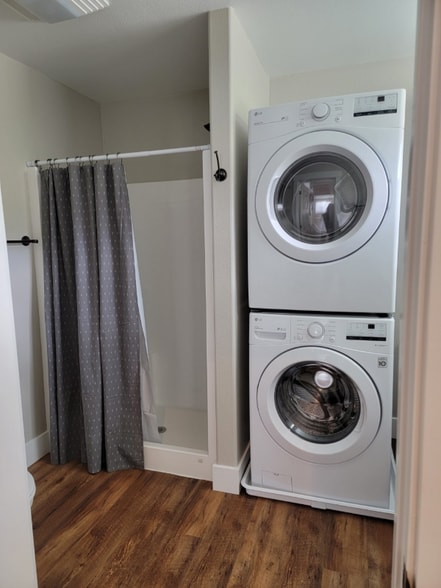 Building Photo - 100 Lavista Dr