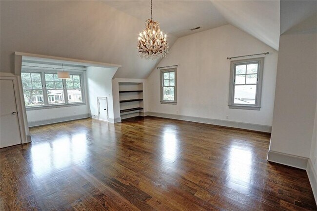 Building Photo - 1178 Chambord Way NE