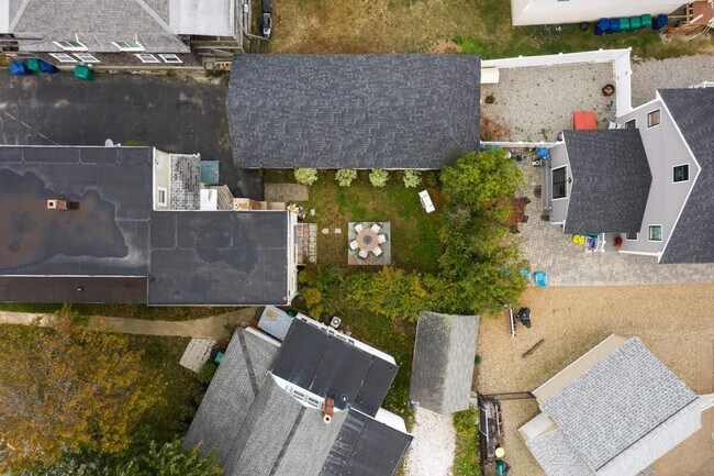 Building Photo - 2 Dover Ave