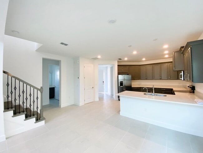 Building Photo - Winter Park  home in a Gated Community