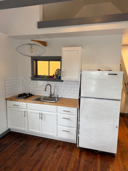 Building Photo - 16401 Hwy 99