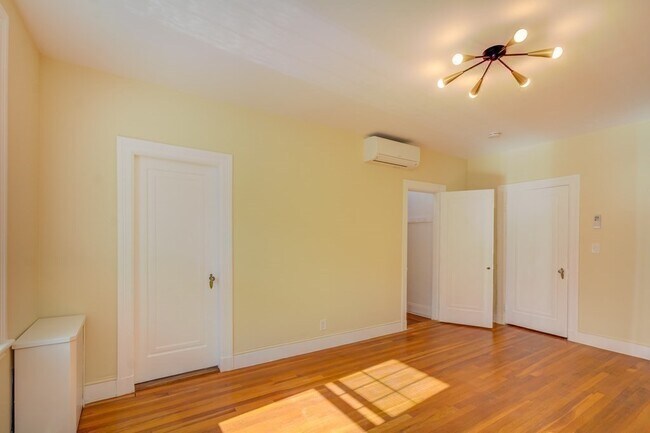 Building Photo - 321 Tappan St