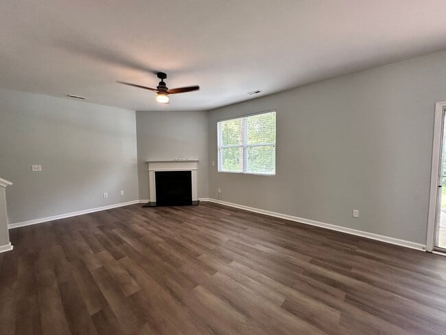 Building Photo - Exclusively Offered By Muse Realty Rentals...