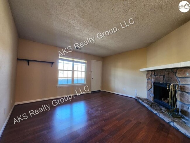 Building Photo - 1108 Chapel Creek Dr