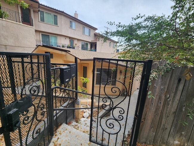 Building Photo - 11131 Sunshine Ter