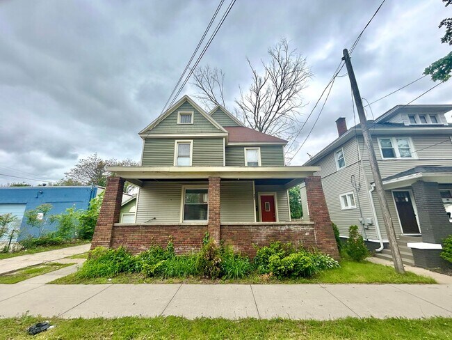 Primary Photo - 743 Neland Ave SE