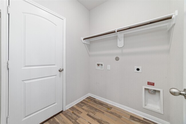 Building Photo - 5138 Royal Jasmine Pl