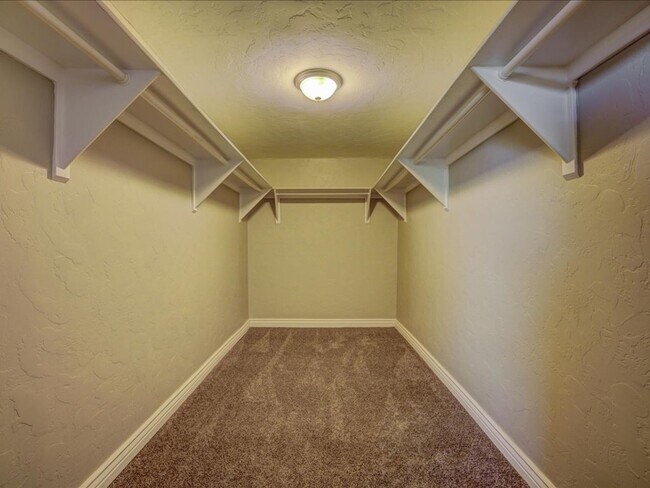 Building Photo - Spacious 4-Bedroom, 2-Bath Home with Extended Driveway & Large Backyard