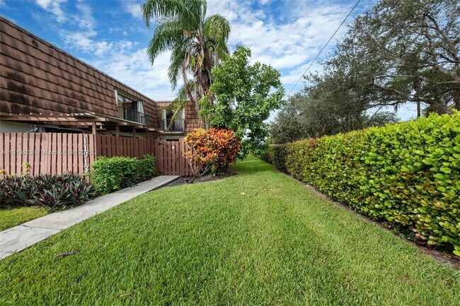 Building Photo - 11913 SW 11th Ct