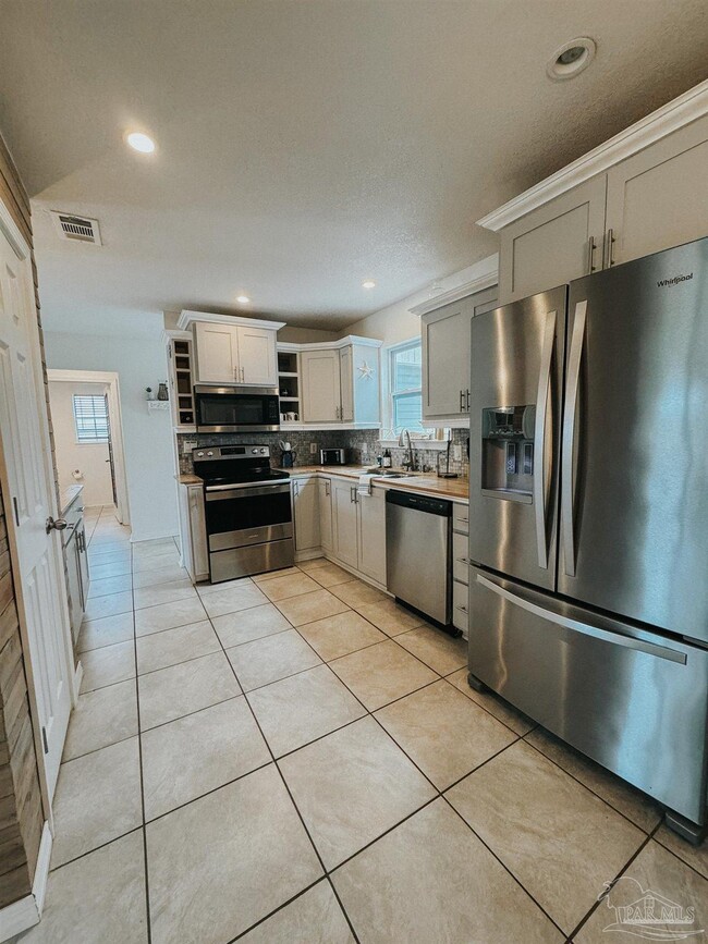 Building Photo - 8625 El Paseo St