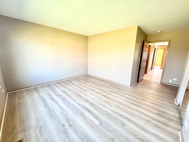 Building Photo - 812 Genesee Dr