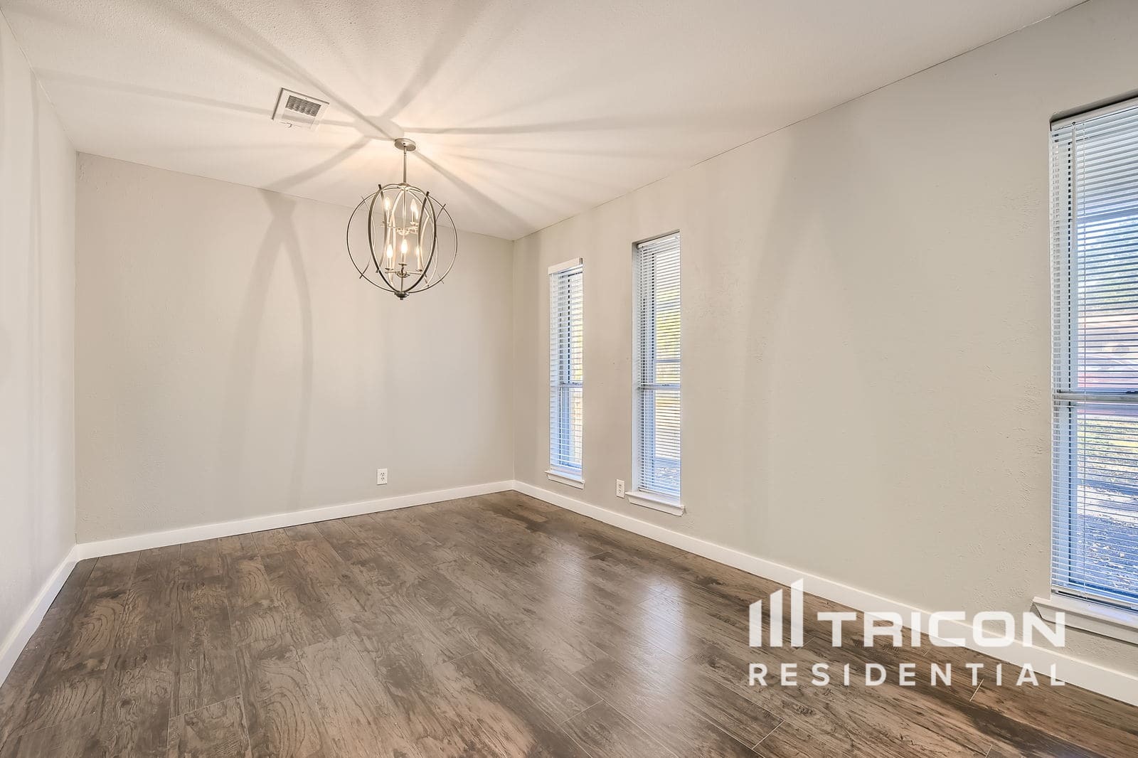 Building Photo - 506 Canyon Ridge Dr