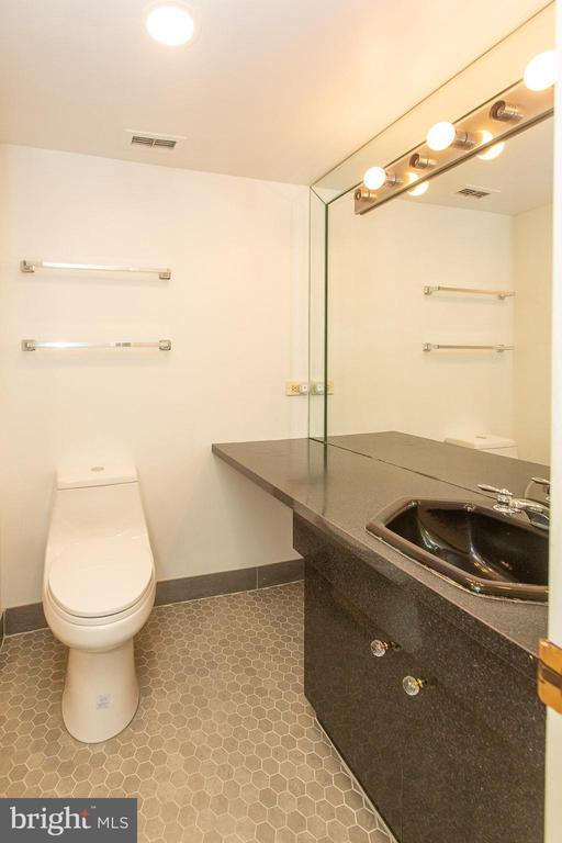 Building Photo - 20930 Valley Forge Cir