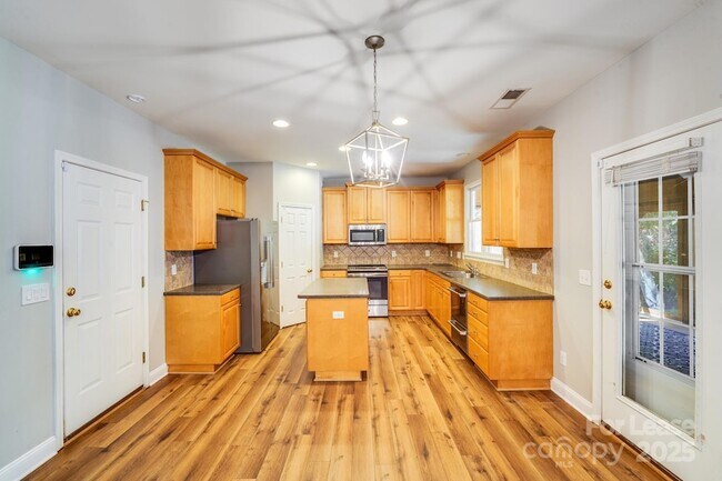 Building Photo - 10243 Squires Way