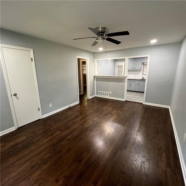 Building Photo - 1083 Center St SW