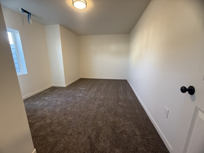 Building Photo - 881 W Sagewood Dr