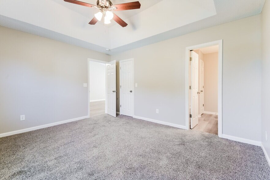 Building Photo - 761 Woodwind Dr