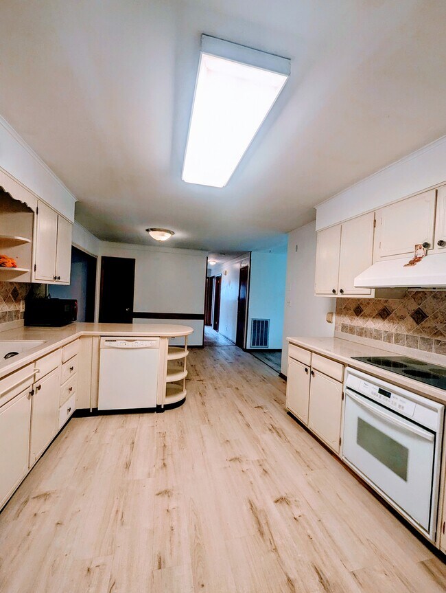 Building Photo - 11124 Farr Dr