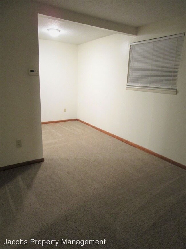 Building Photo - 6180 Circle Dr