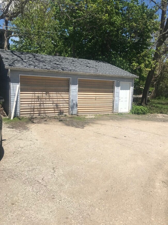 Building Photo - 418 Dunbar Ave