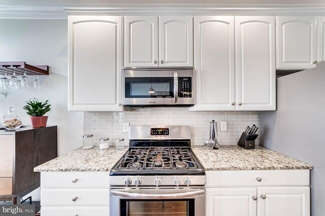 Building Photo - 947 Harrison Cir