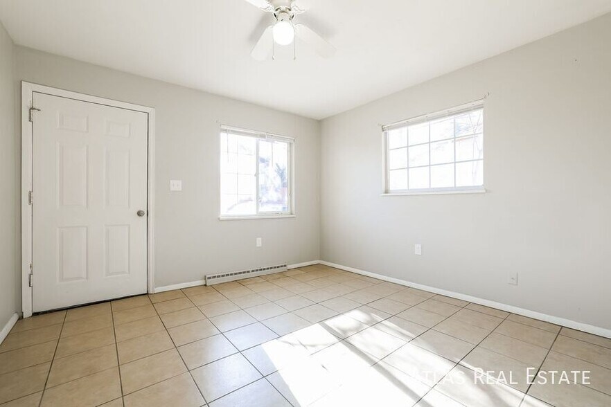 Building Photo - 881 E Egbert St