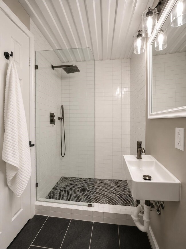 Building Photo - 5036 Golden Forest Dr