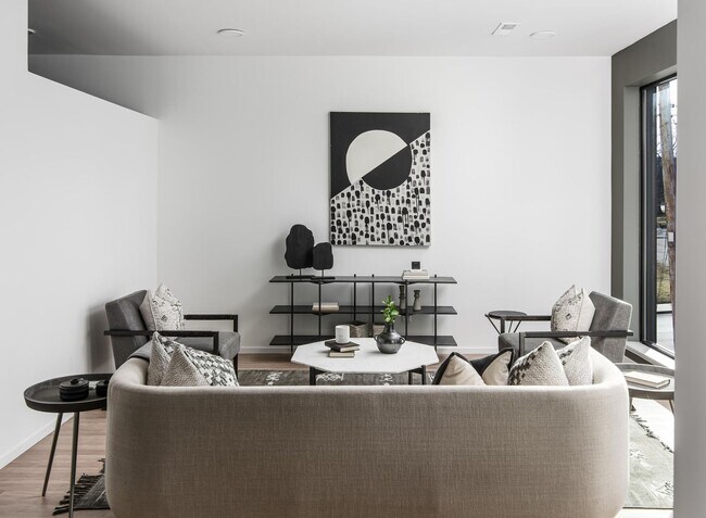 Building Photo - Stunning one bedroom unit in The Wedgewood section of town.