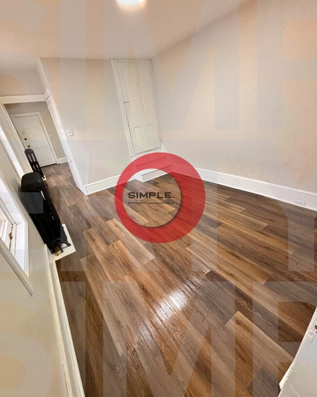 Building Photo - 340 S 5th St