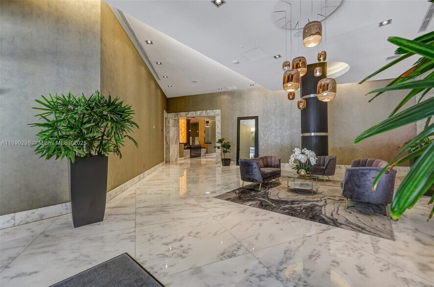 Building Photo - 1250 S Miami Ave