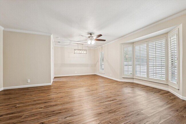 Building Photo - Pristine Updated Indian Creek Condo