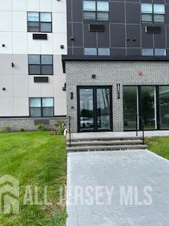 Primary Photo - 100 Jackson Ave