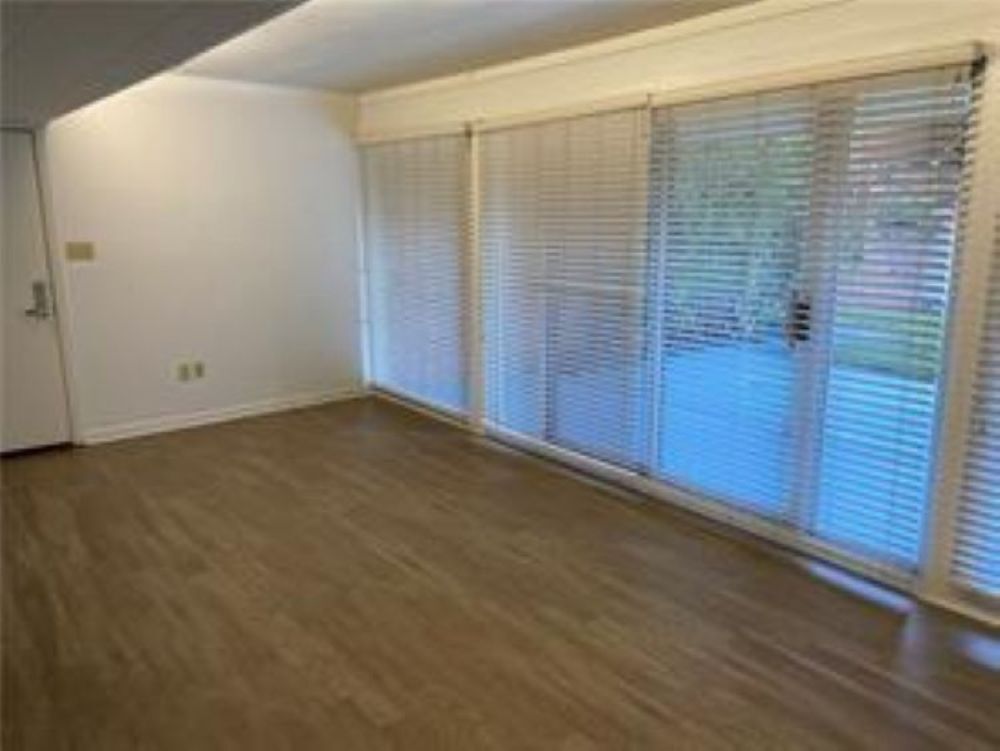 Living room - 247 Opal St