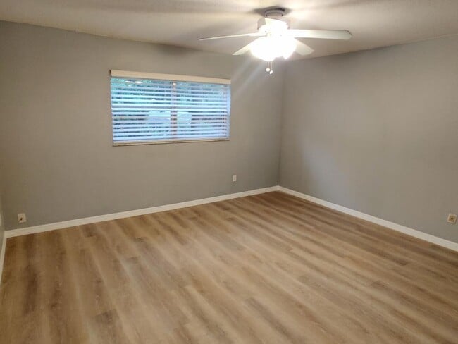 Building Photo - 936 Aragon Ave