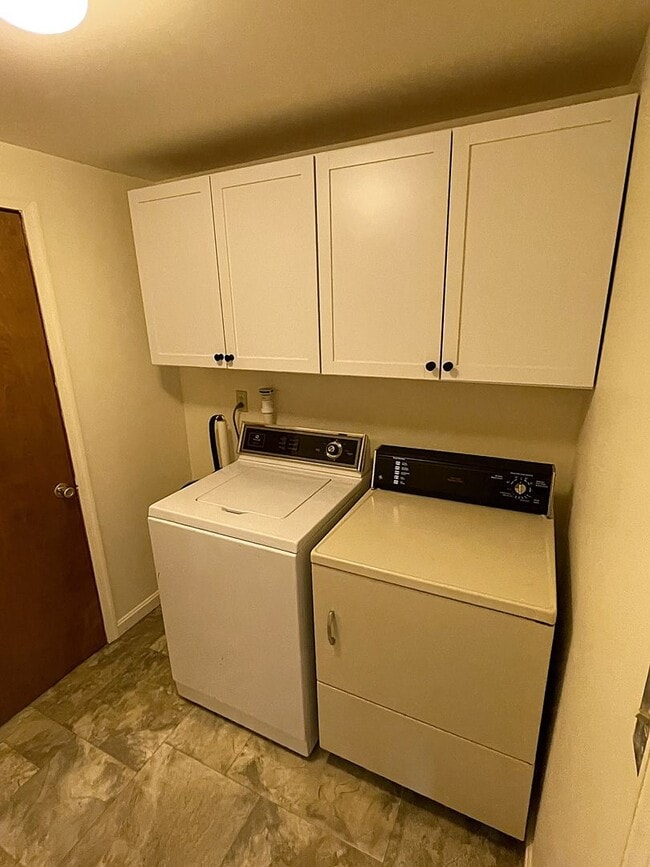 Building Photo - Upstairs 1 Bedroom, 1 Bathroom Apartment - Shippensburg, PA!