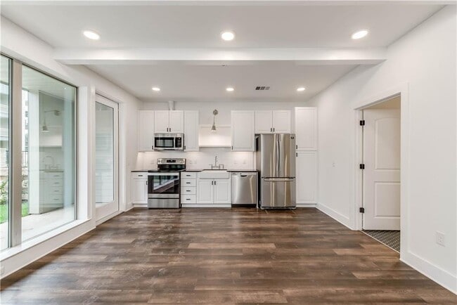 Building Photo - 4704 Sunset Trail