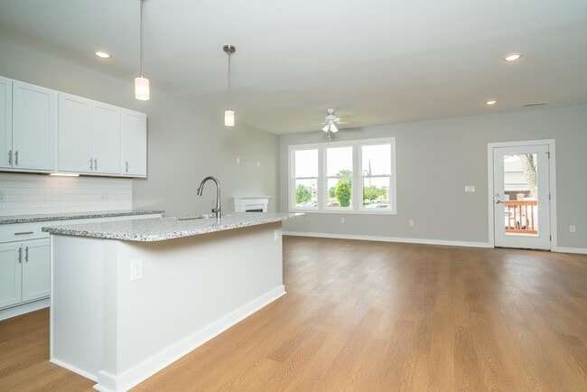 Building Photo - 1575 Port Hills Dr
