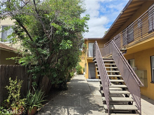 Building Photo - 8706 Parthenia Pl