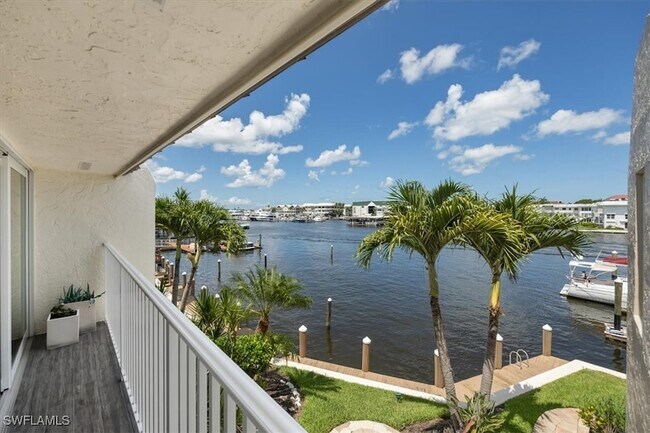 Building Photo - 800 River Point Dr