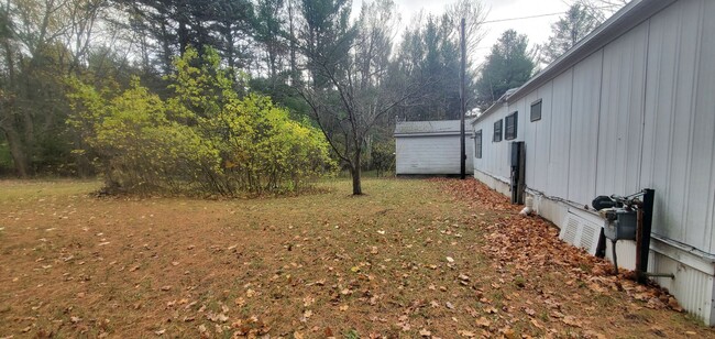 Building Photo - 1 Bedroom Mobile Home on 1 acre lot close ...