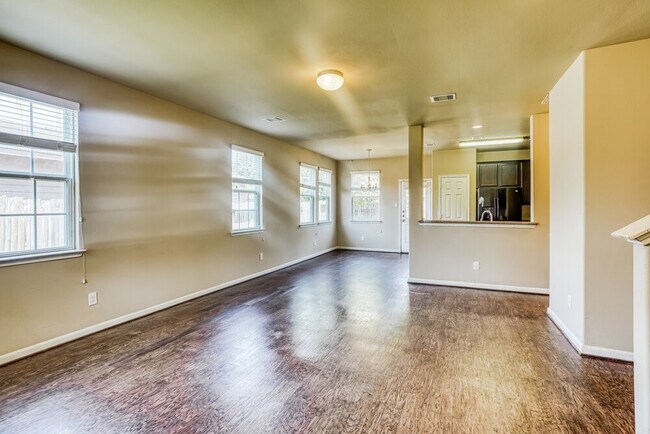 Building Photo - 15002 Silhouette Ridge Dr