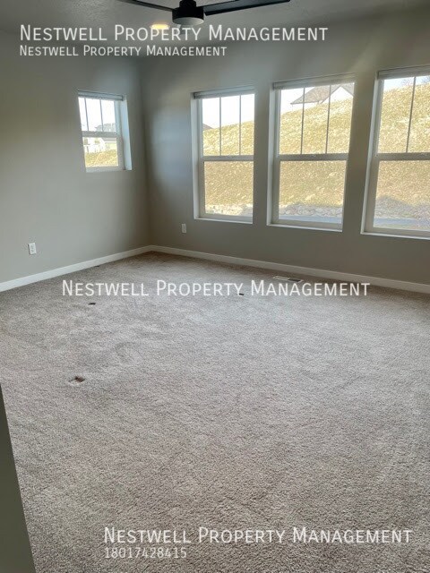 Building Photo - Amazing End-Row Townhome in Traverse Mountain